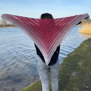 Handgemachtes Dreieckstuch – Leichtes Unikat für jede Jahreszeit