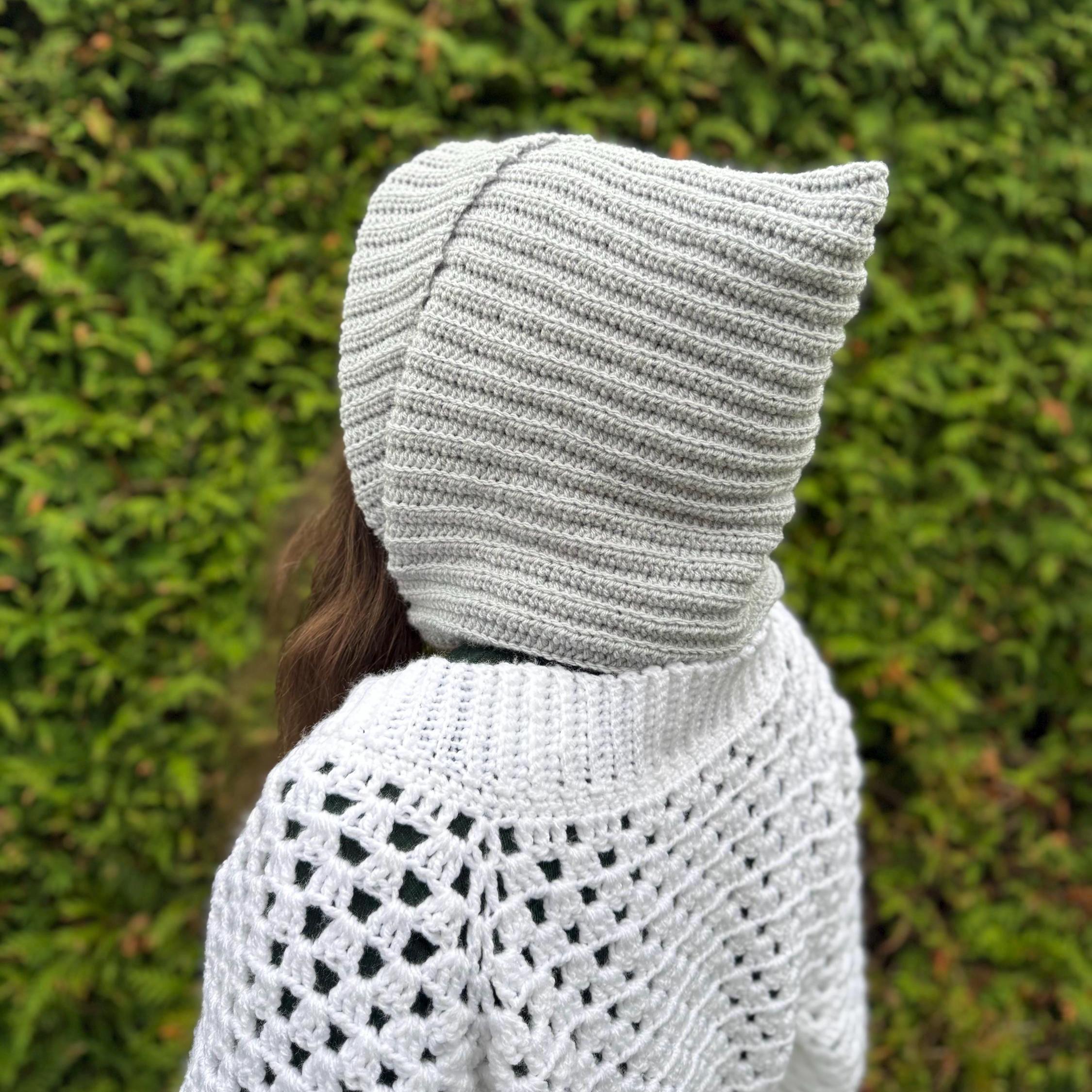 Handgehäkelte Kapuzenmütze mit Rollkragen – Bild 4