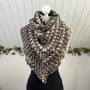 Handgehäkeltes Dreieckstuch – weich, leicht & vielseitig