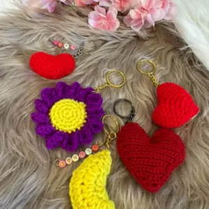 Gehäkelter Schlüsselanhänger – verschiedene Motive – mit Personalisierung