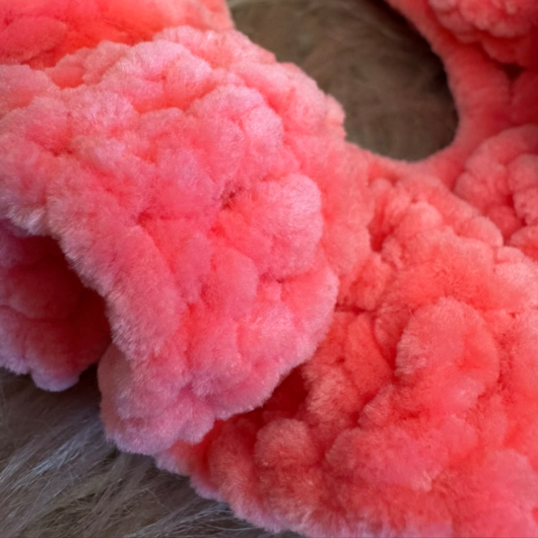 Ultraflauschige Scrunchies aus Chenille – weiche gehäkelte Haargummis – Bild 2